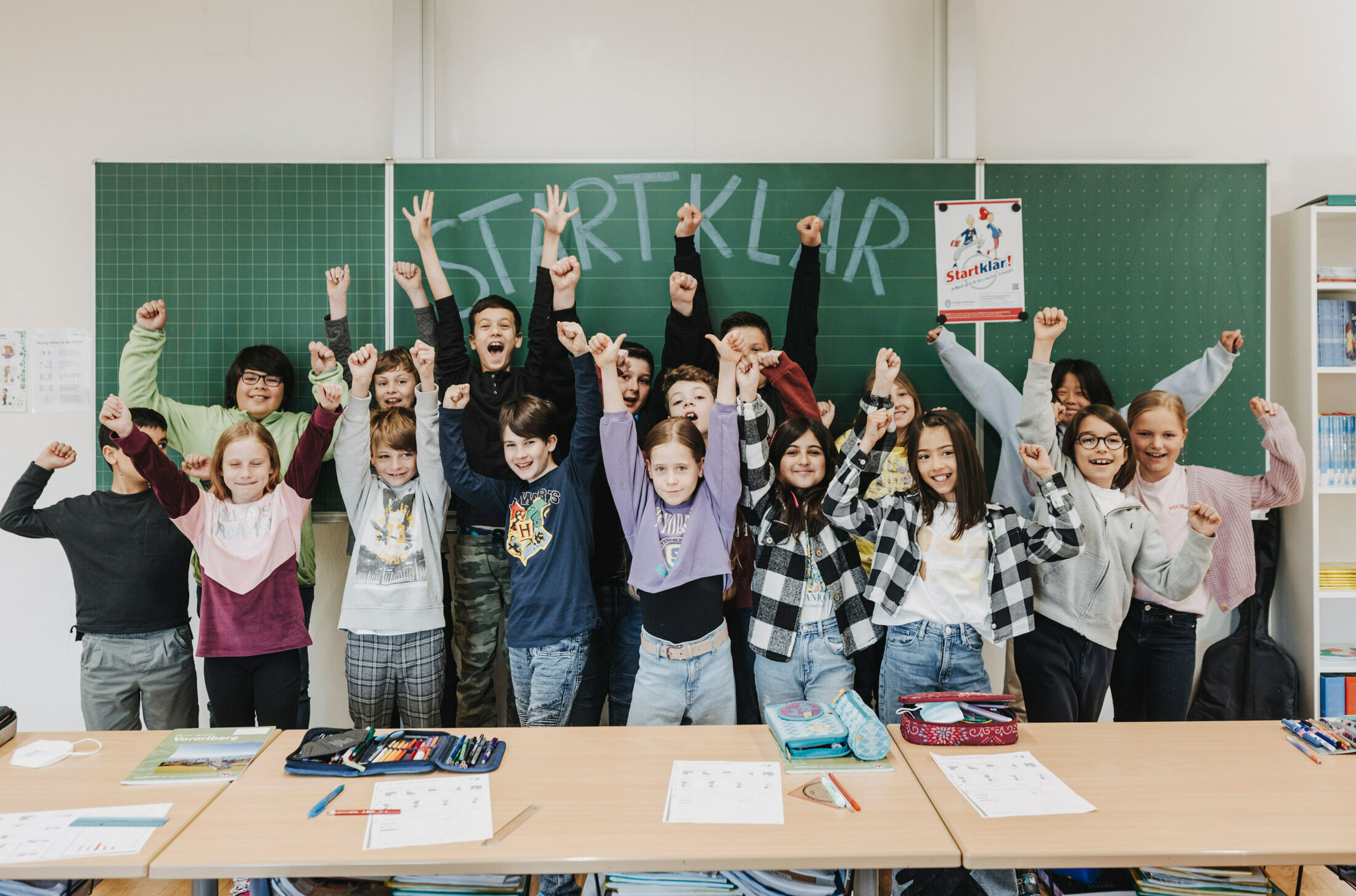 COLLEGIUM-BERNARDI_SchülerInnen vor der tafel 2_A-Lamprecht