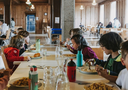 COLLEGIUM-BERNARDI_SchülerInnen im Speisesaal_A-Lamprecht